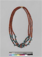 藏品(瑪瑙珠銅鈴胸飾)的圖片